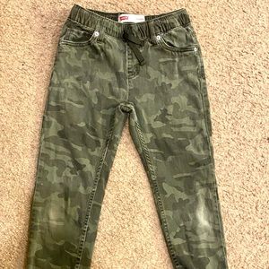 Camo Levi’s boys joggers